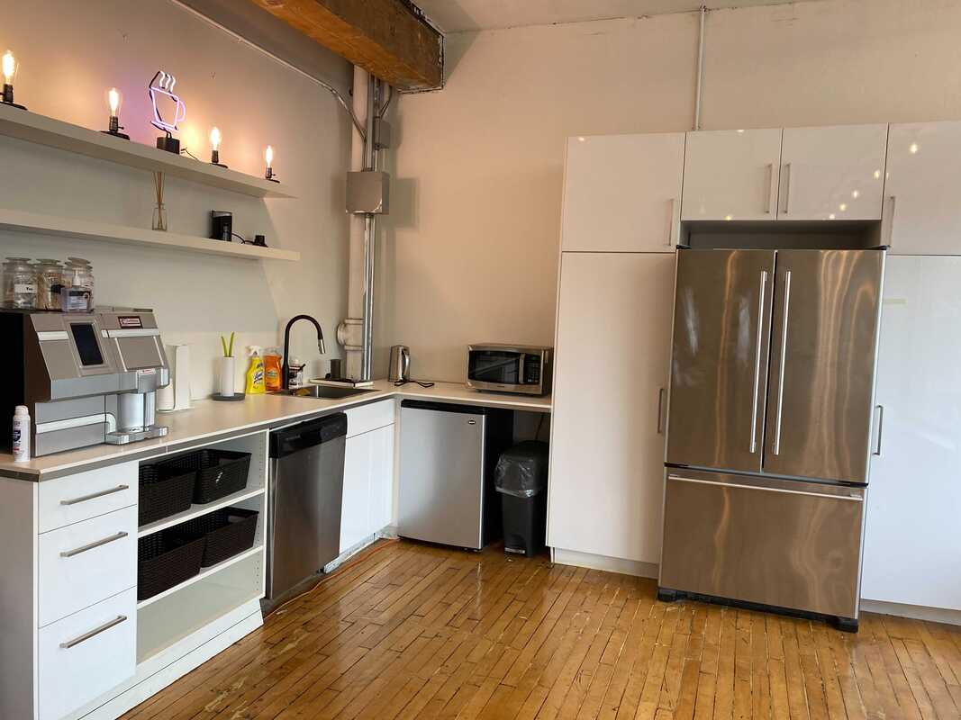 639 Queen West photo 6