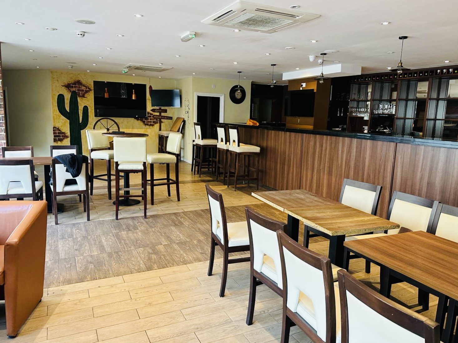 Unit 3 The Mosaic, 45 Narrow Street, Limehouse, Docklands, London, E14 8DN photo 6