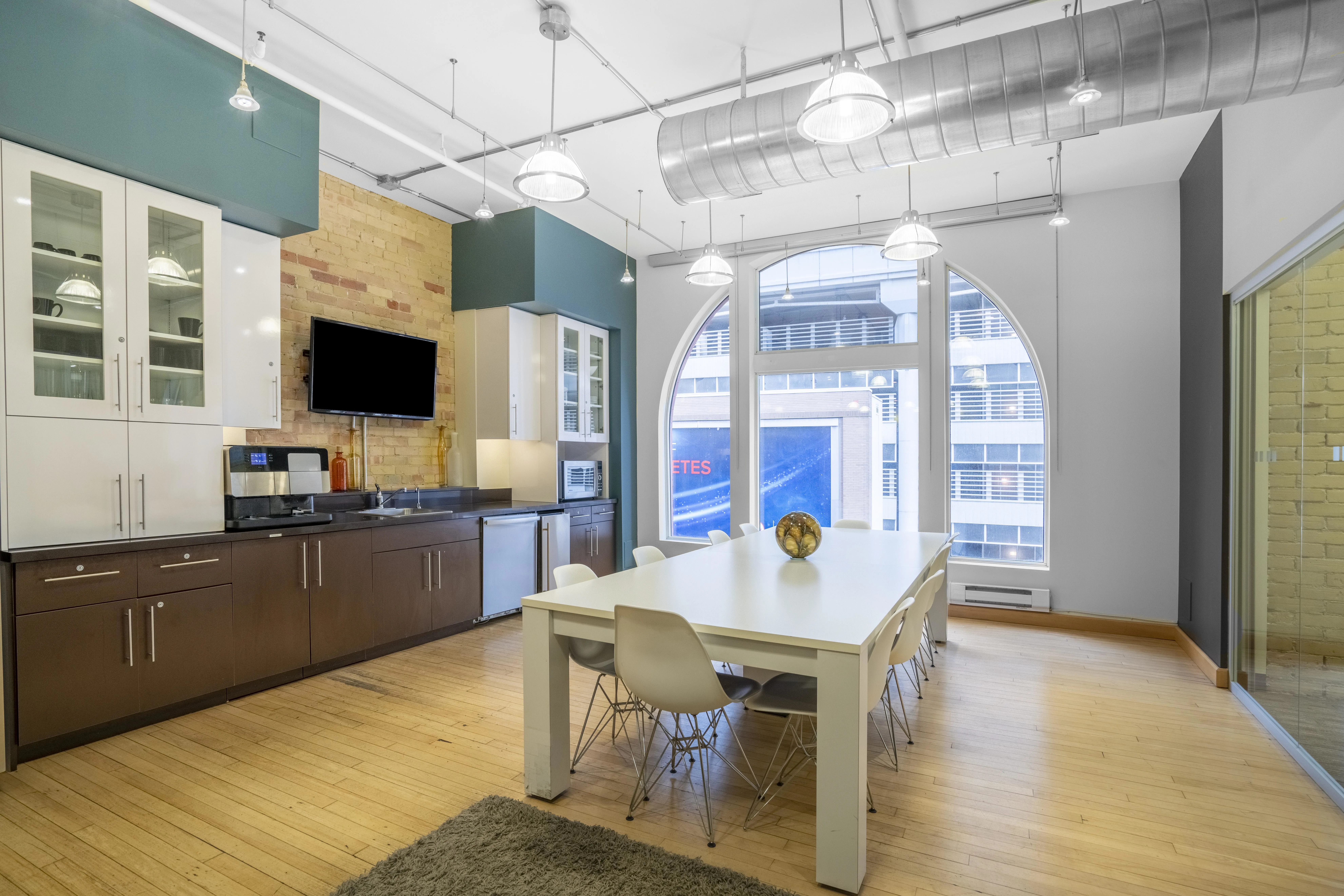 229 Yonge Street photo 7