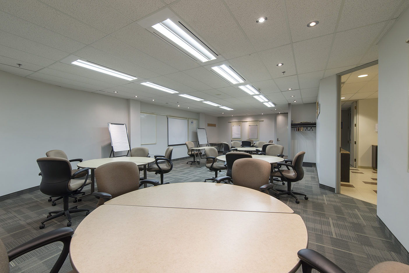 440 Laurier Ave photo 3