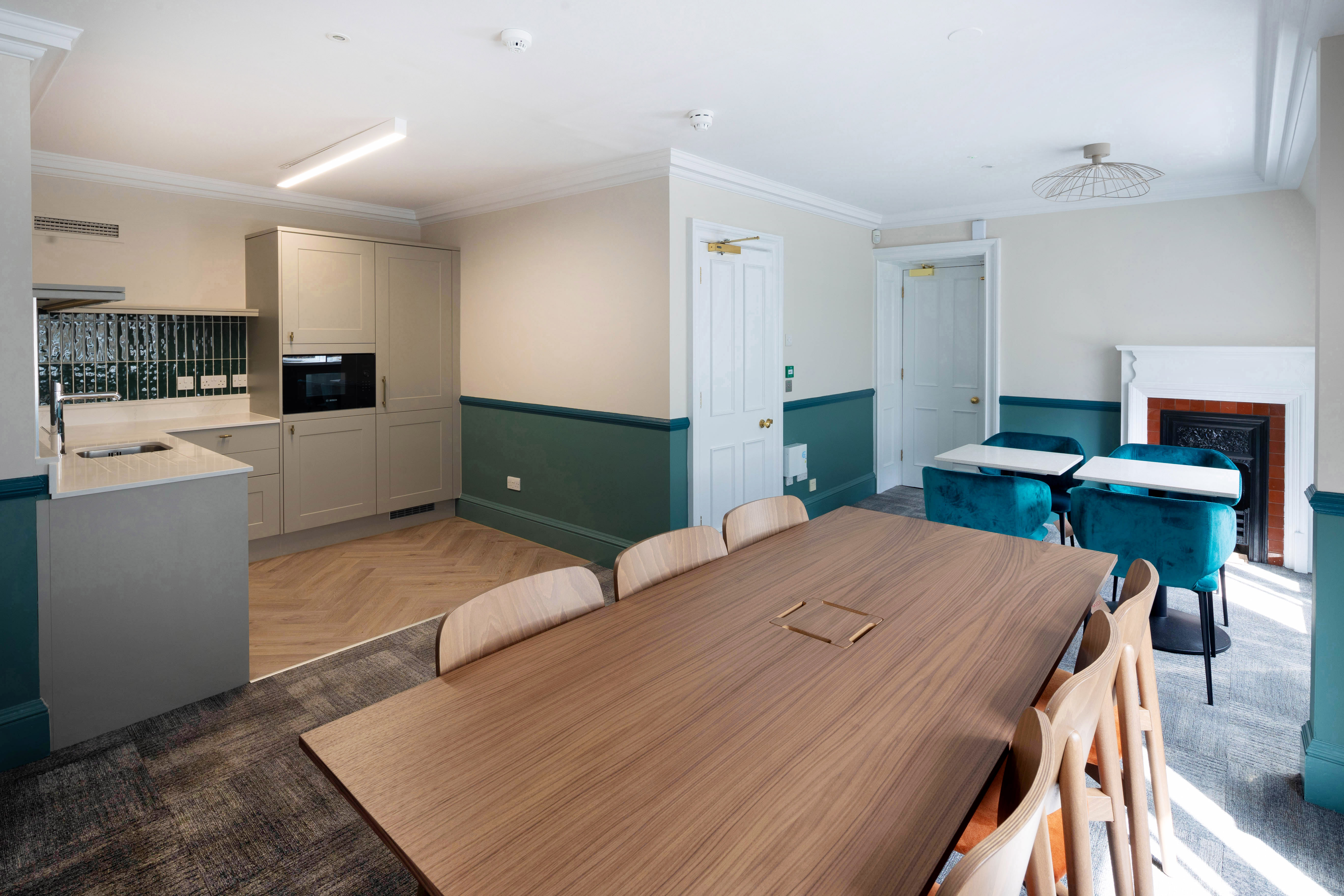 132 Buckingham Palace Road photo 7