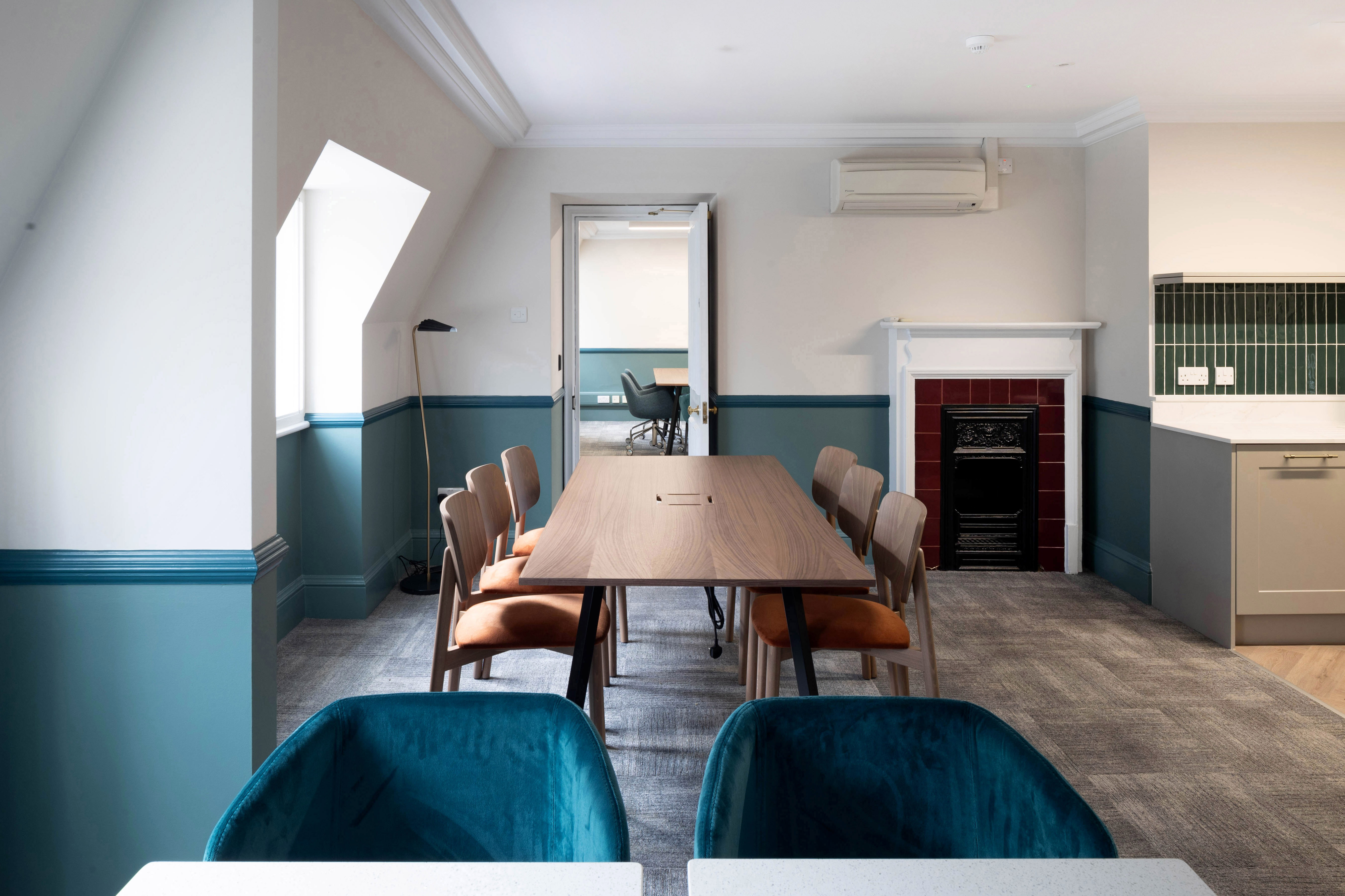 132 Buckingham Palace Road photo 5