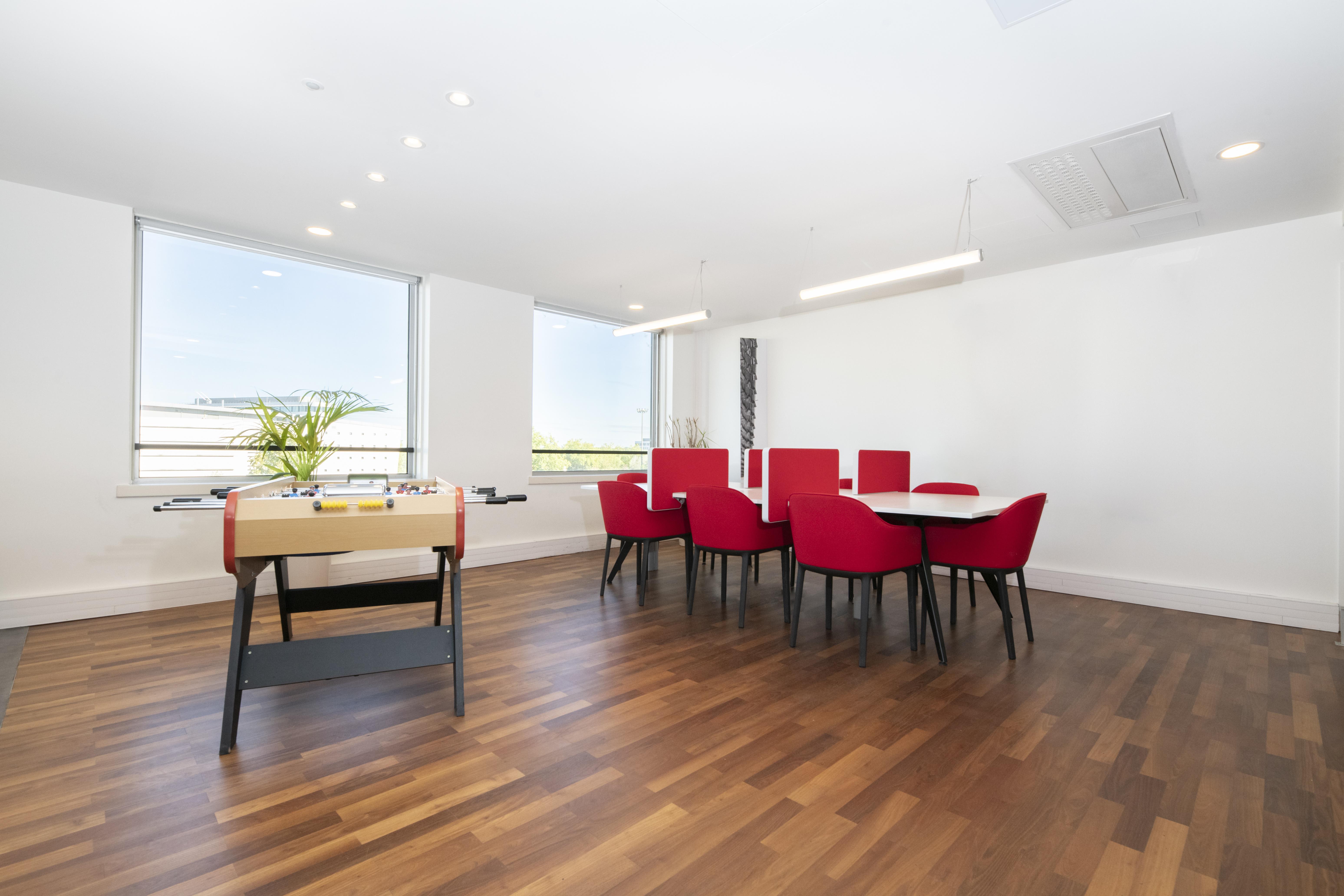 1 Rue Georges Stephenson photo 2