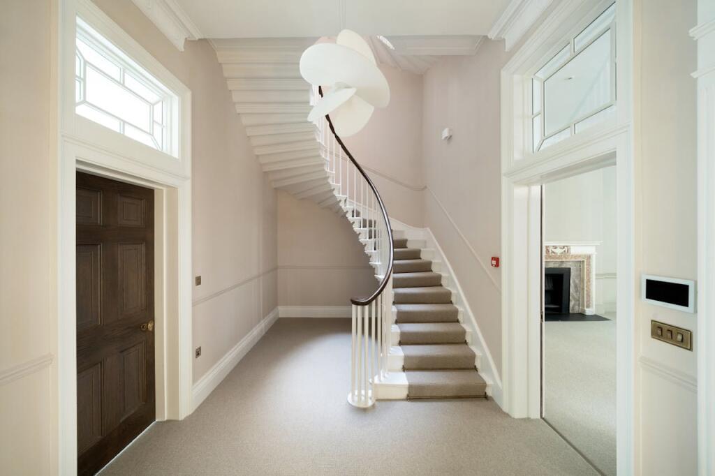4 Frederick's Place photo 8