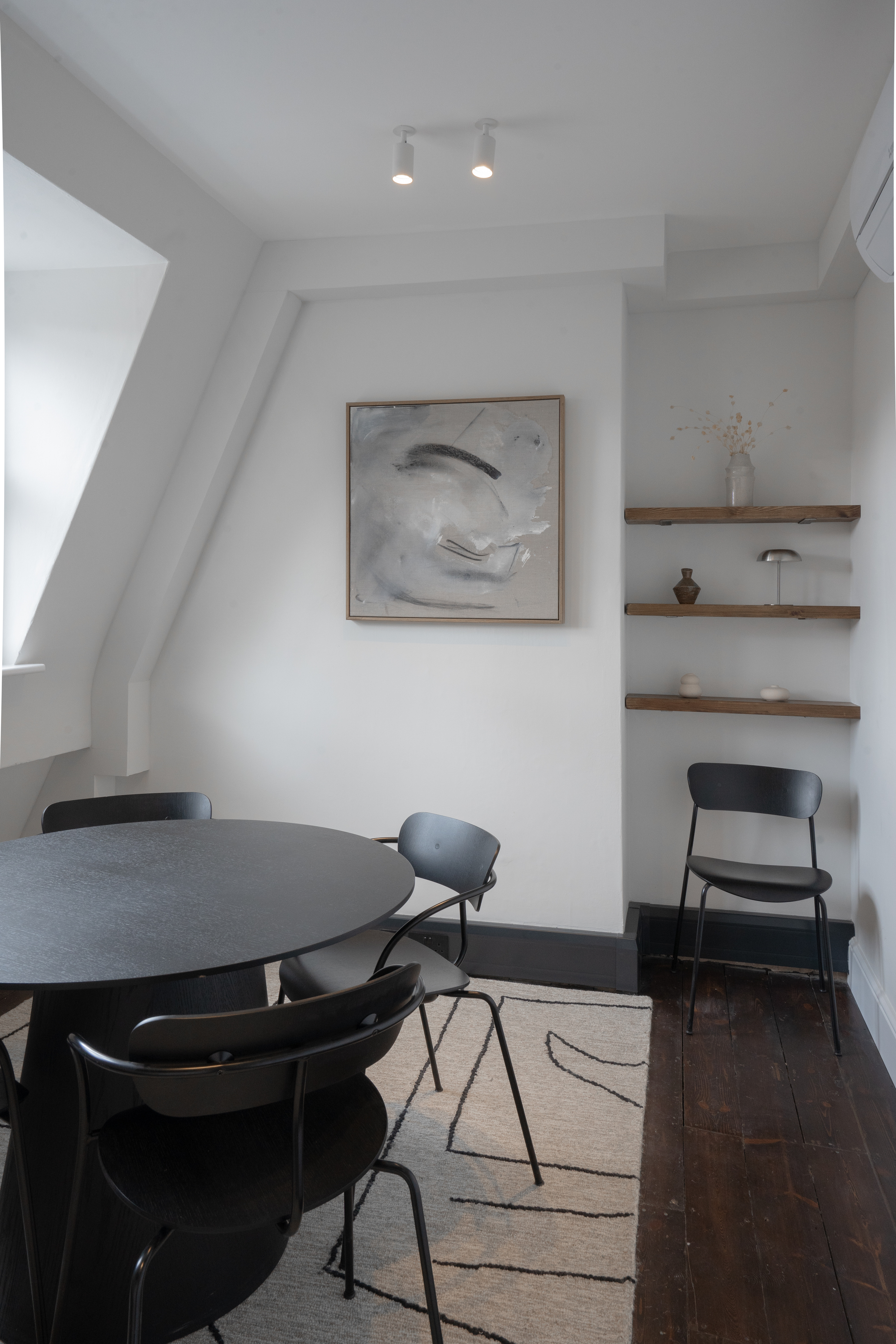 20 Eastcastle Street photo 3
