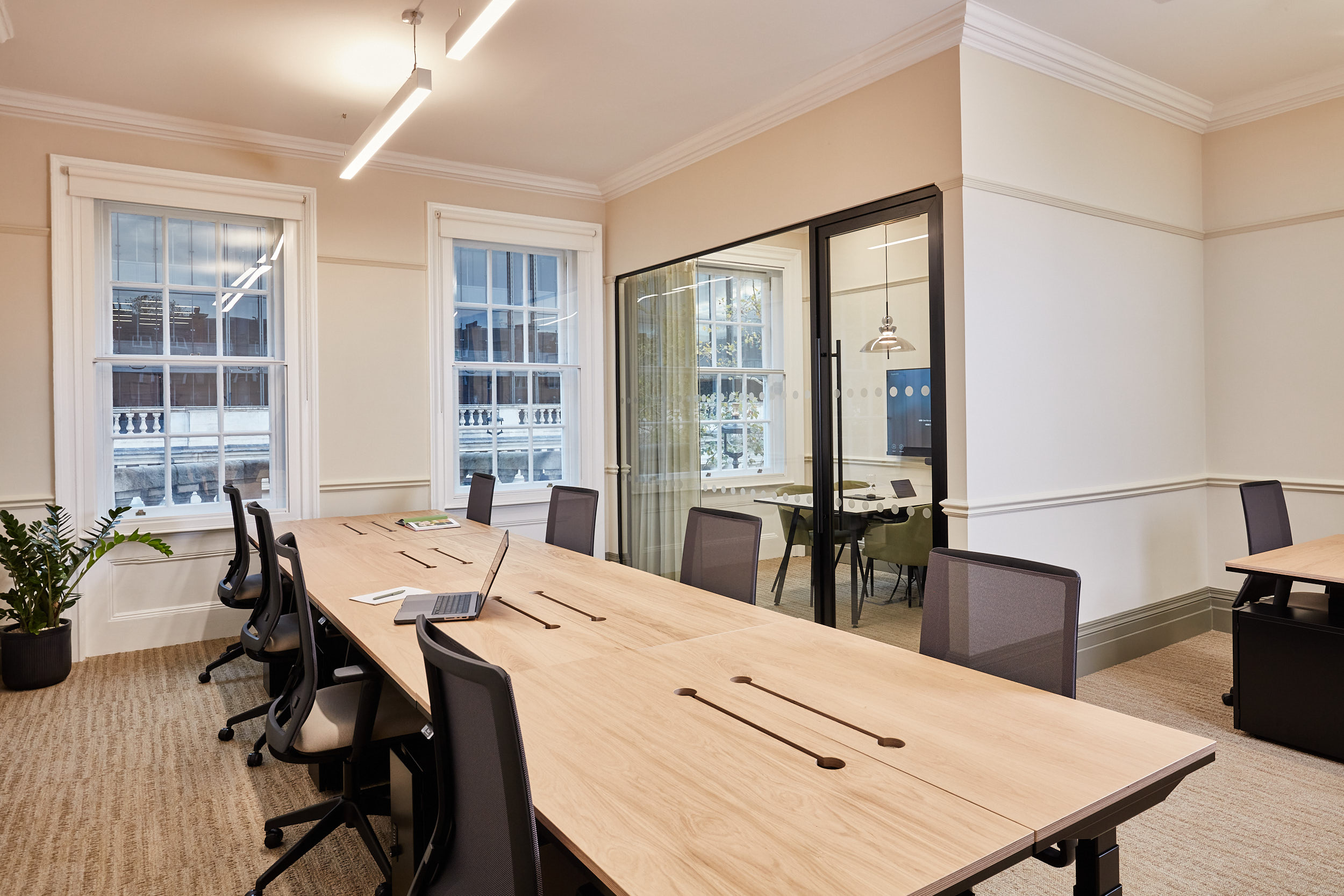 146 Buckingham Palace Road photo 6