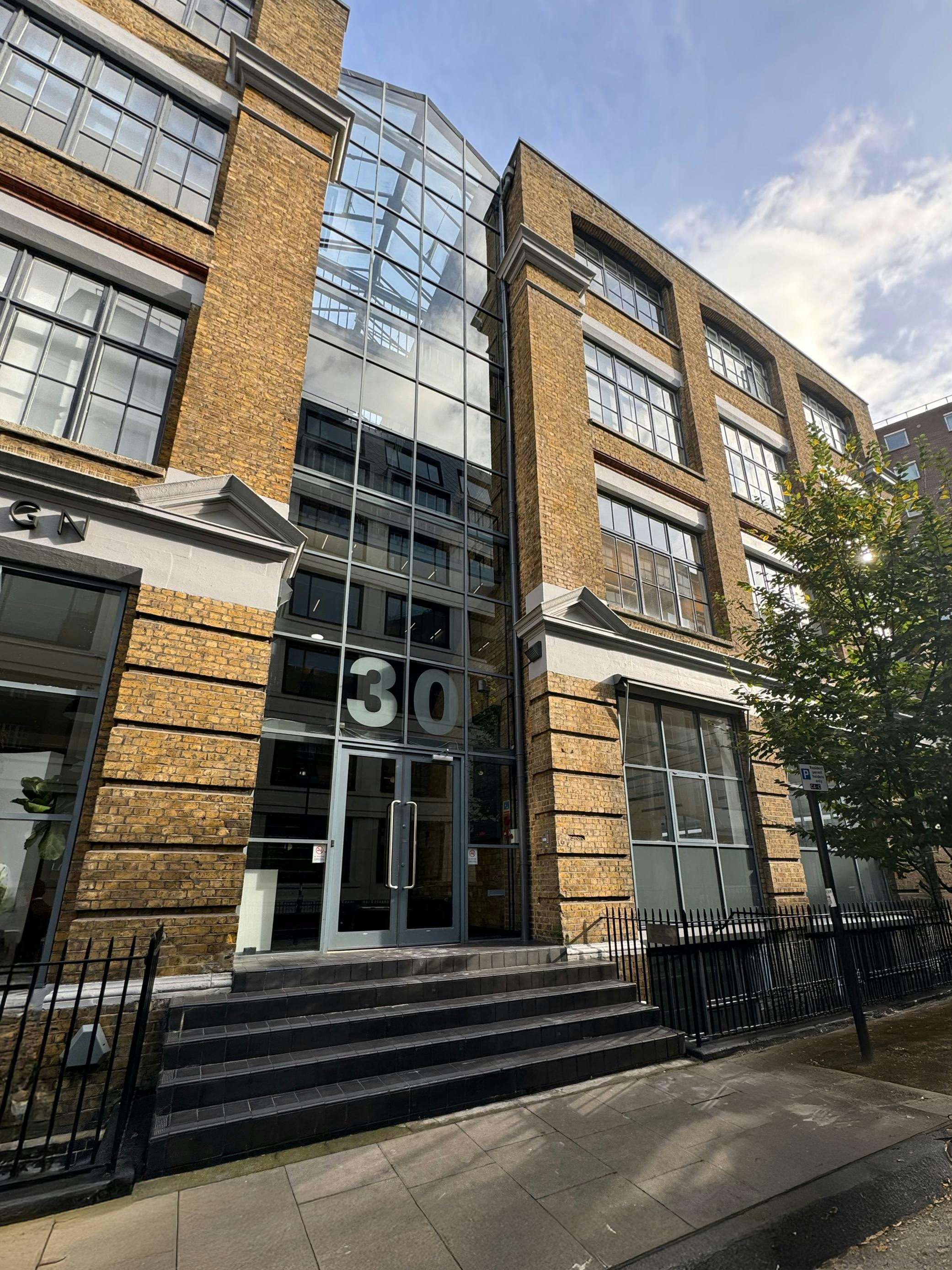 30 Gresse Street photo 2