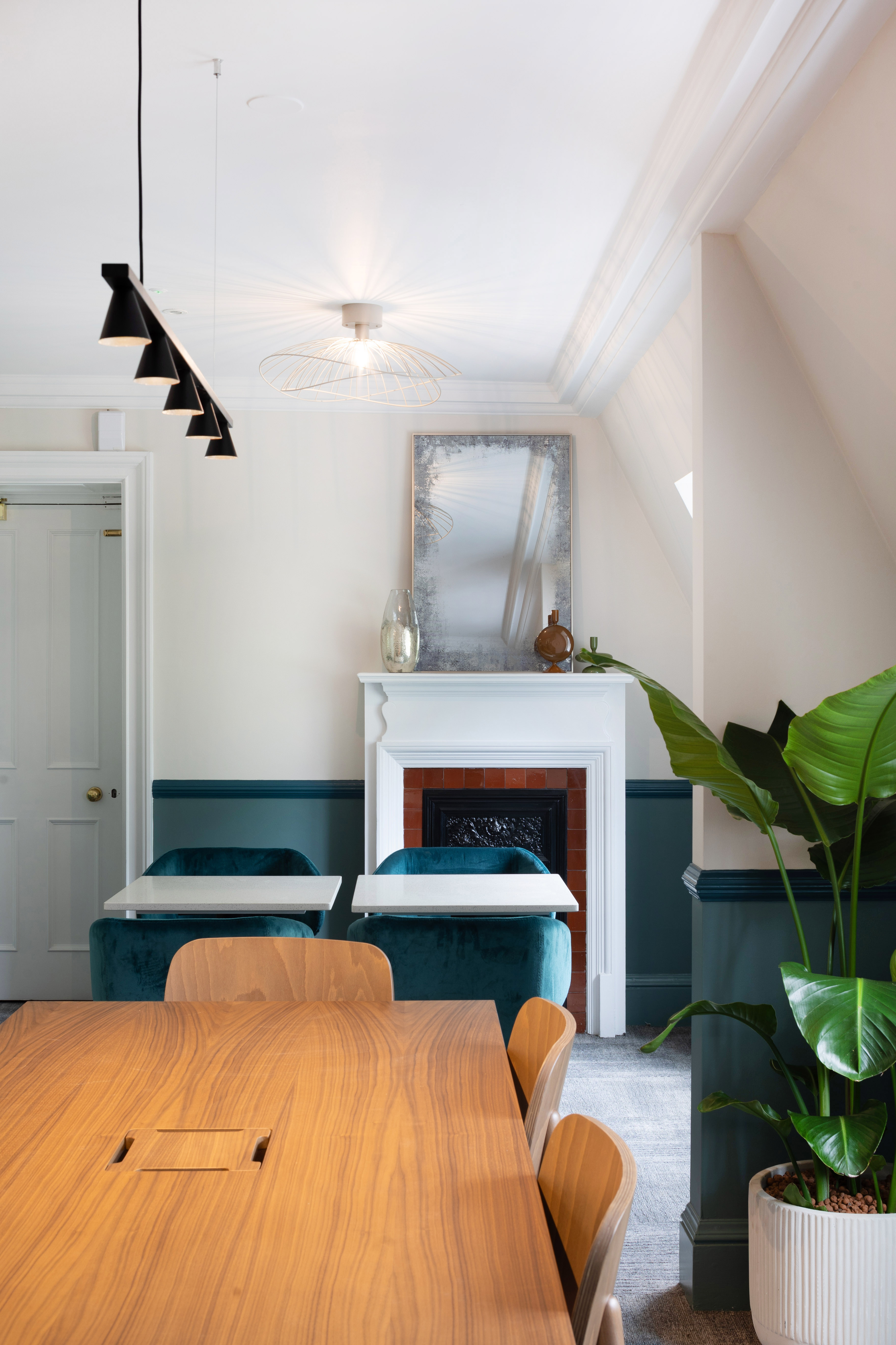 132 Buckingham Palace Road photo 3