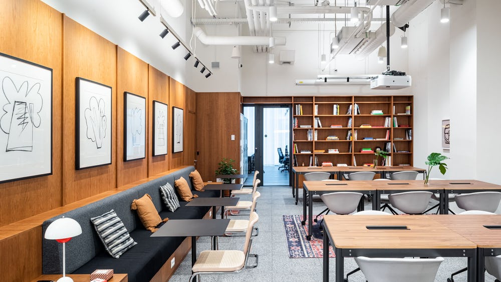 Via Vittor Pisani, 15