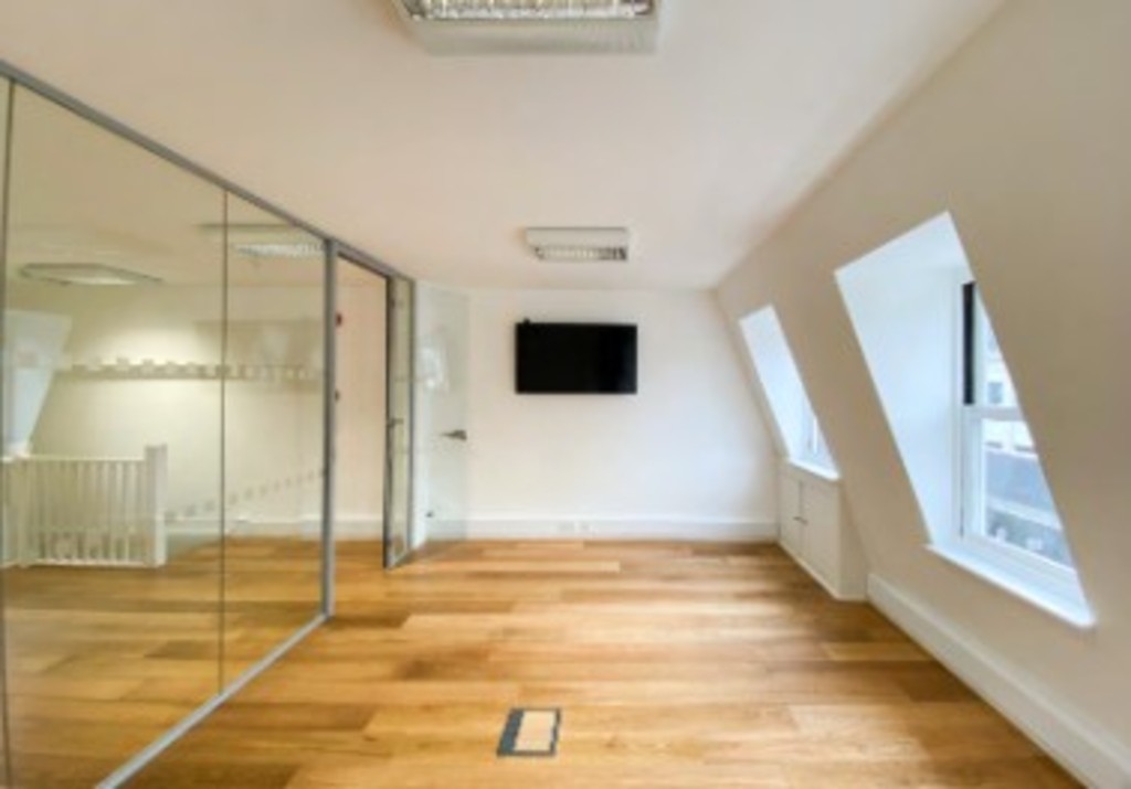 116 Great Portland Street photo 8