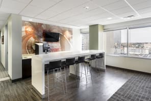 Sun Trust Center photo 7
