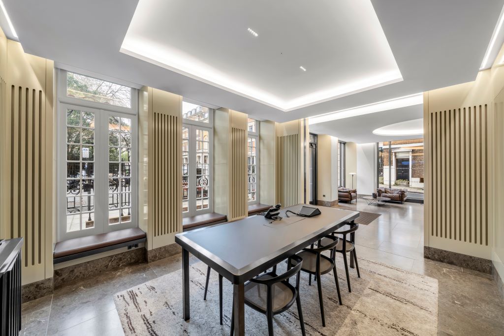 30 St James's Square photo 5