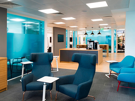 Heathrow, Terminal 2 photo 9