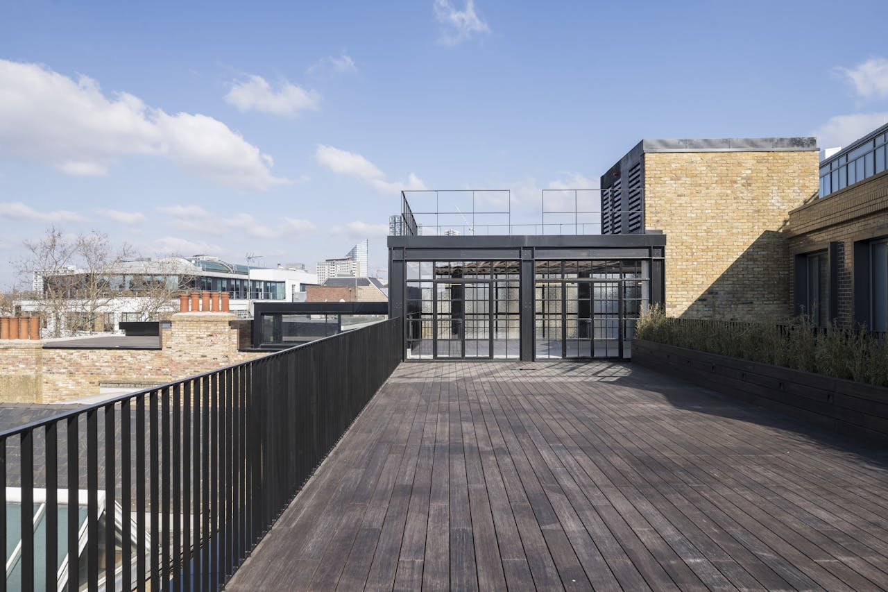 10-11 Clerkenwell Green photo 4