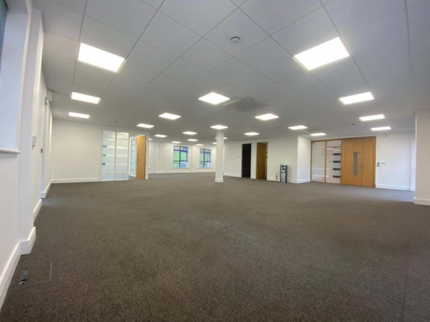 Vantage Court photo 3