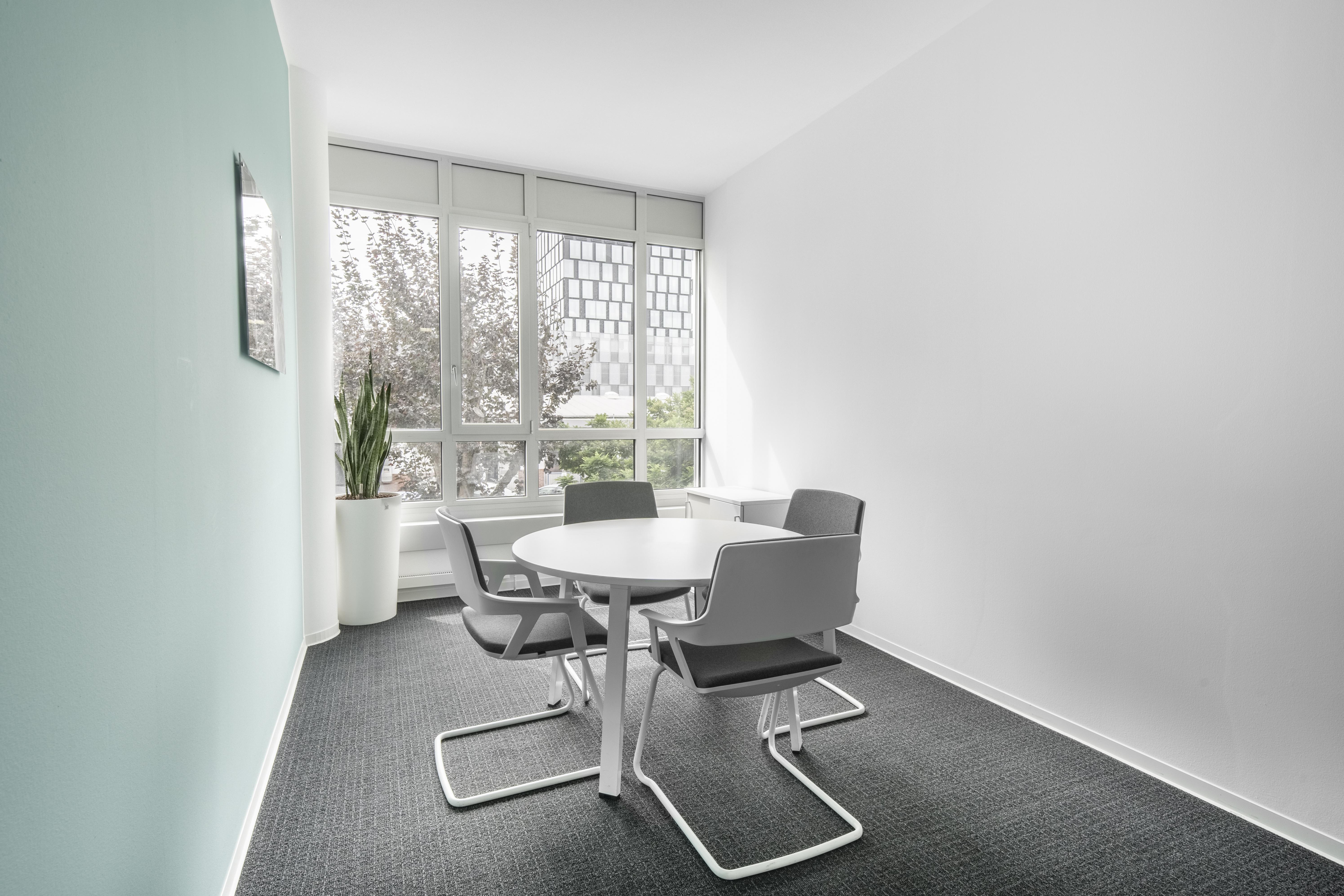 Mergenthaler Allee photo 2