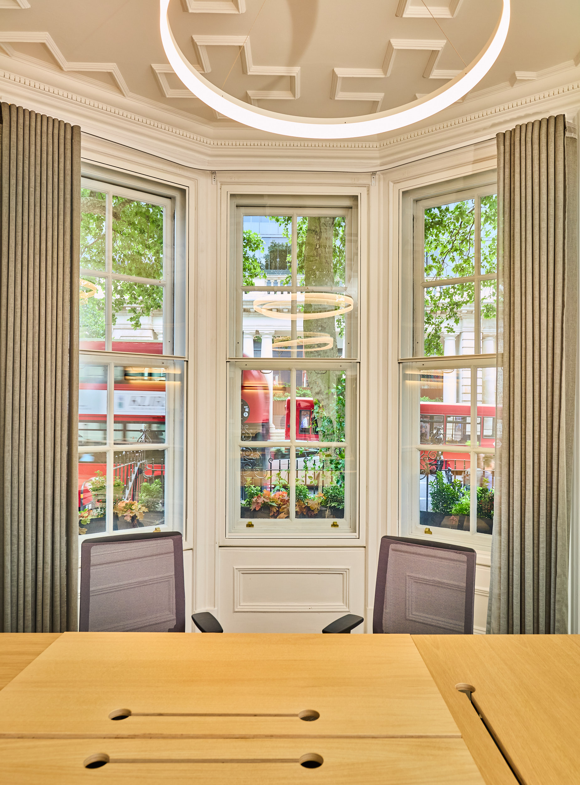 128 Buckingham Palace Road photo 6