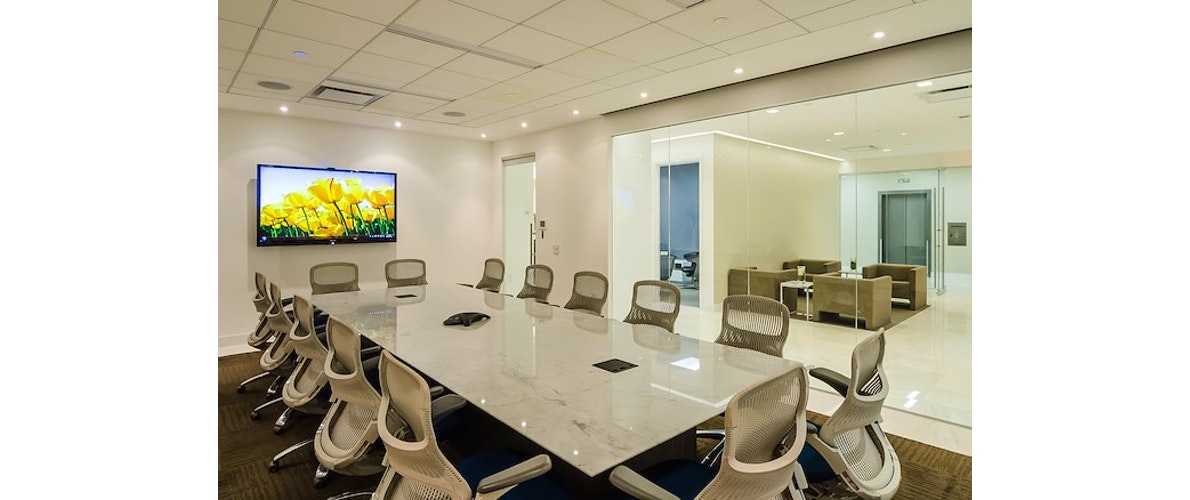 535 Fifth Avenue photo 3
