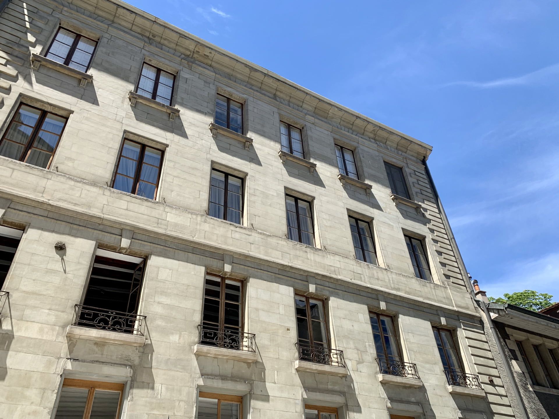 Place du Bourg de Four 4