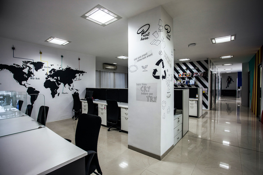 32 Corporate Avenue photo 4