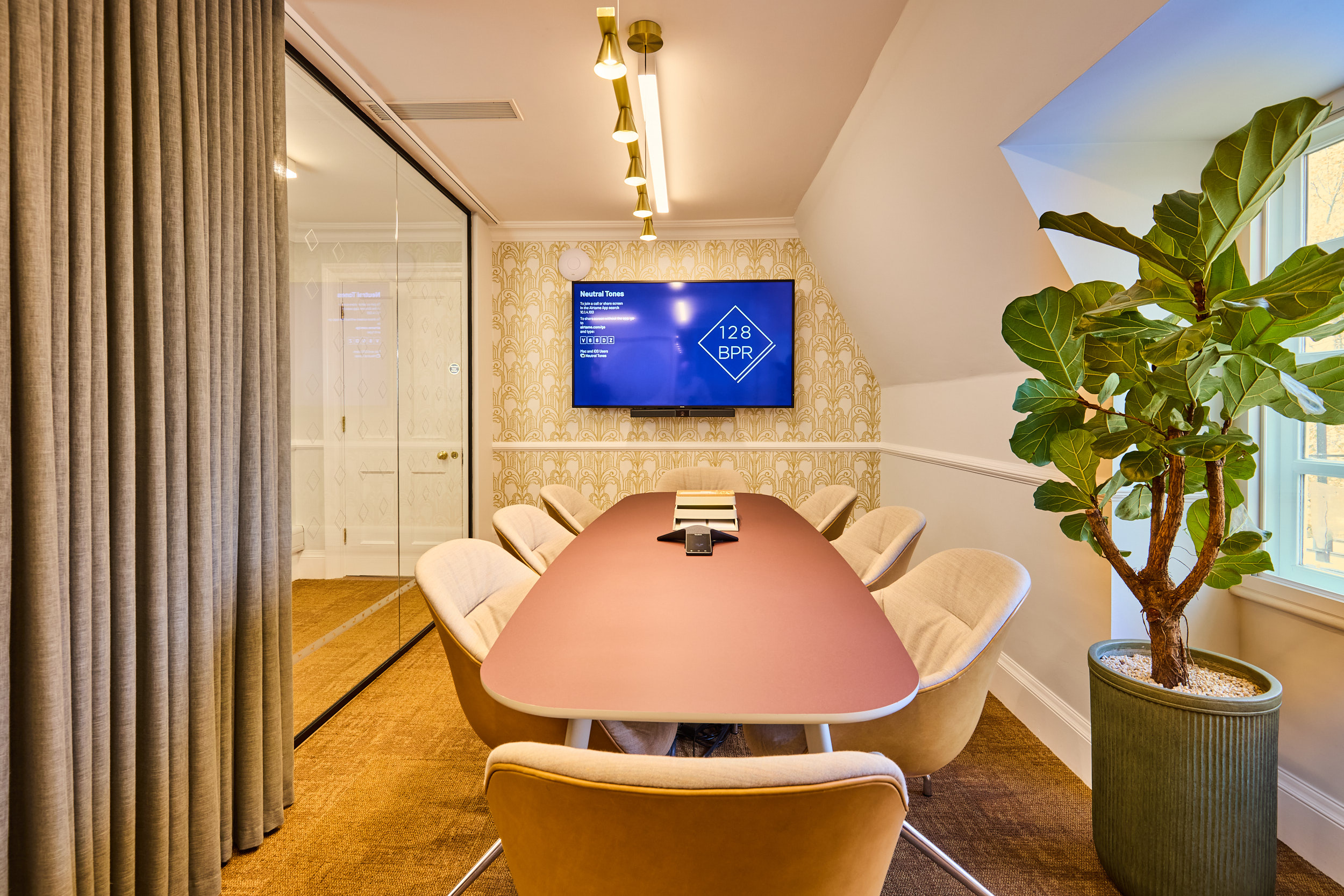 128 Buckingham Palace Road photo 9