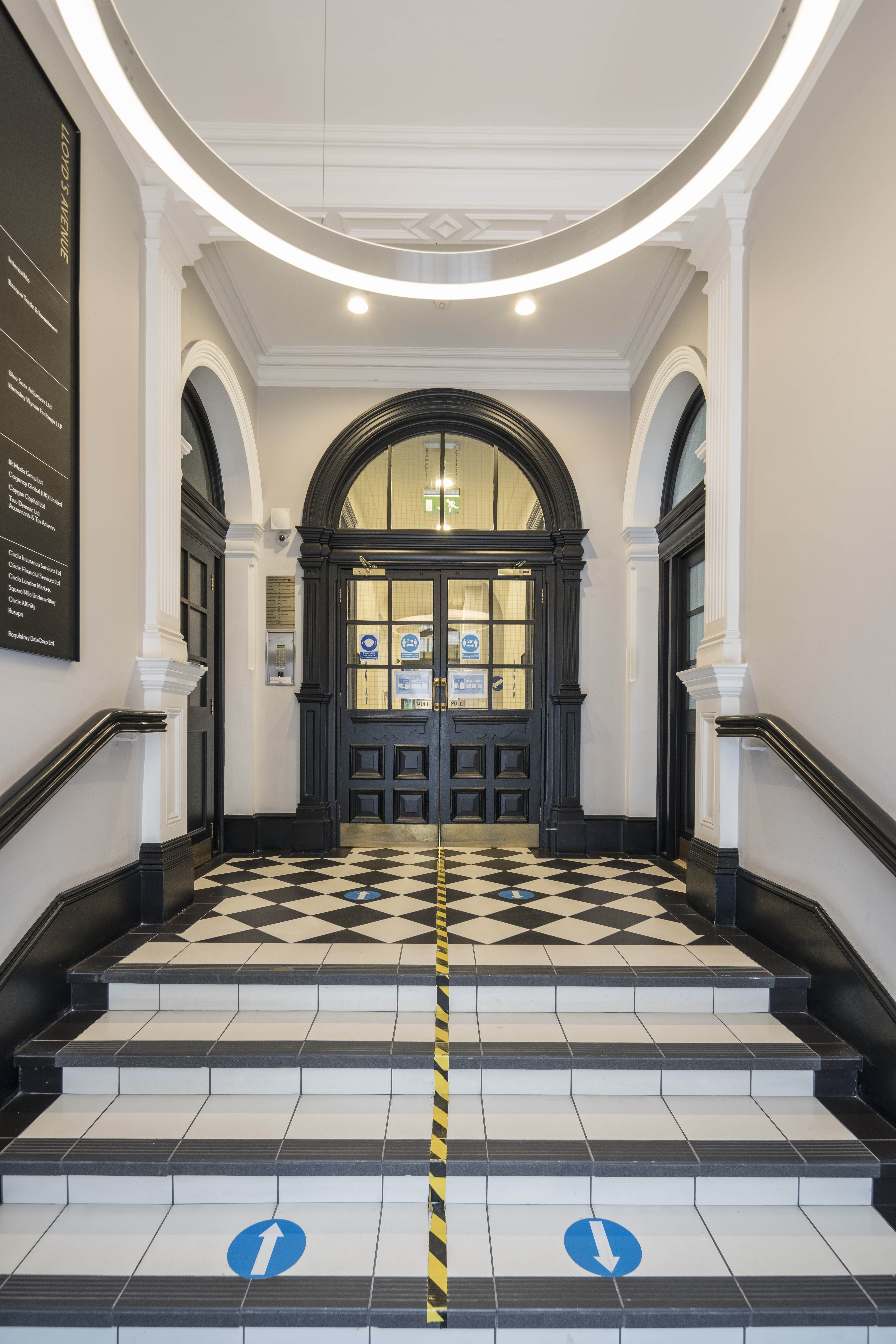 6 Lloyds Avenue photo 2