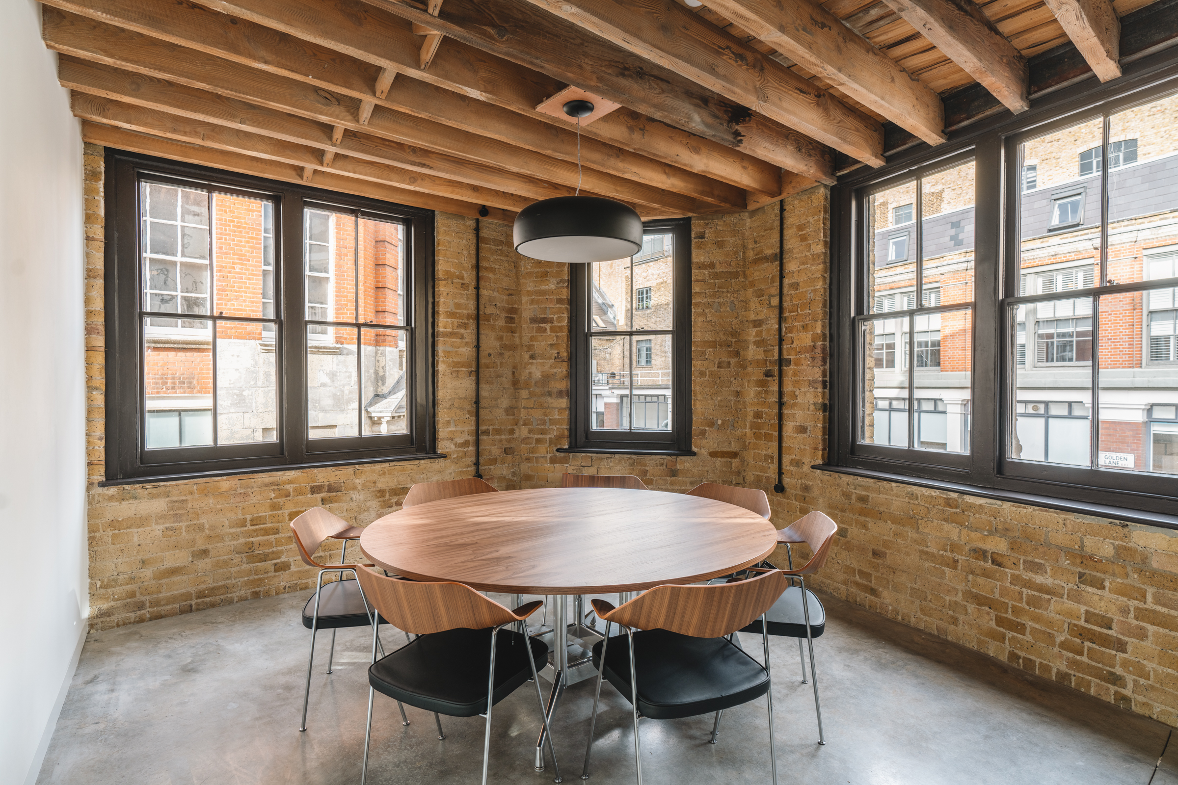 London House photo 3