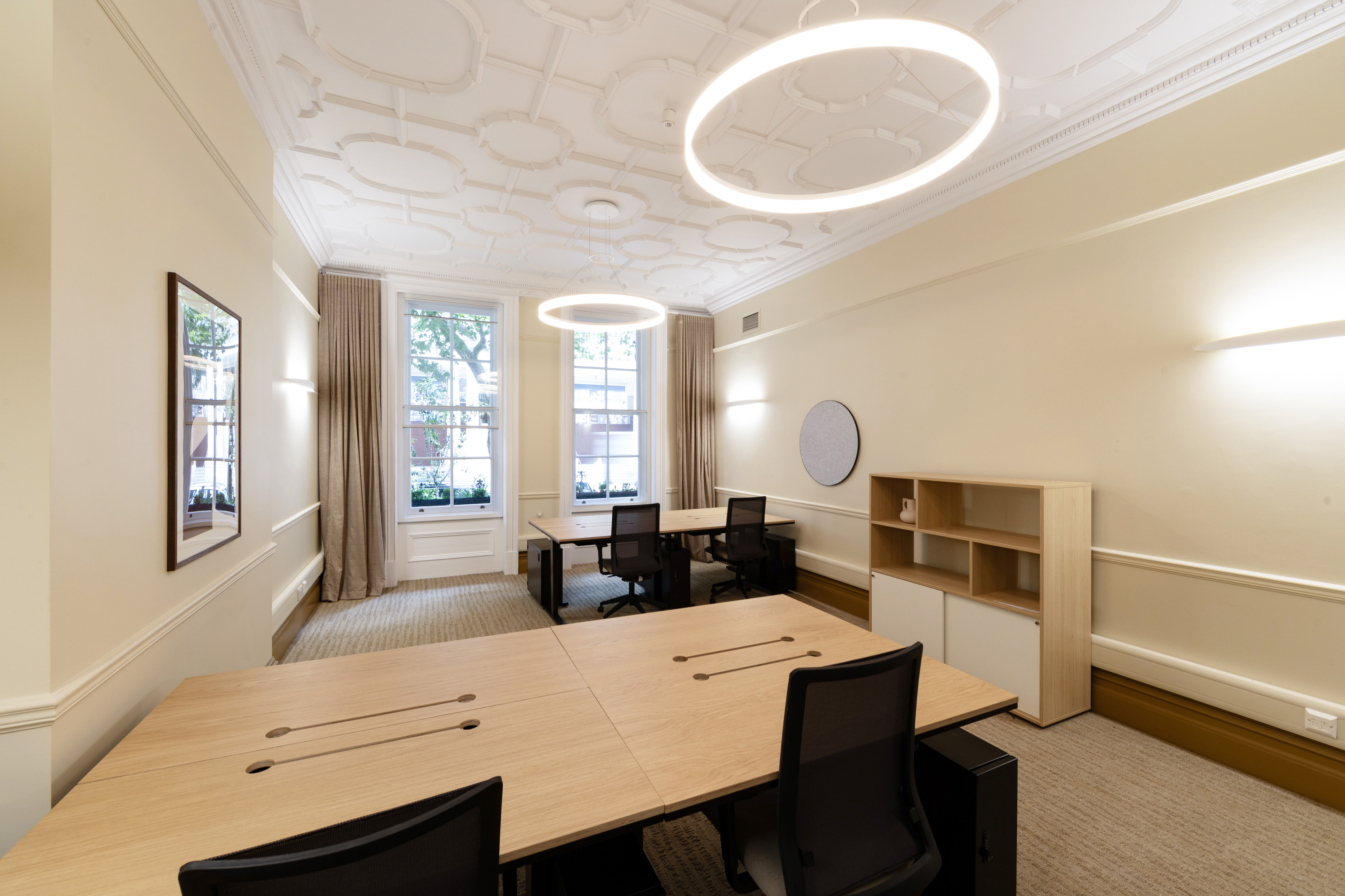 142 Buckingham Palace Road photo 3