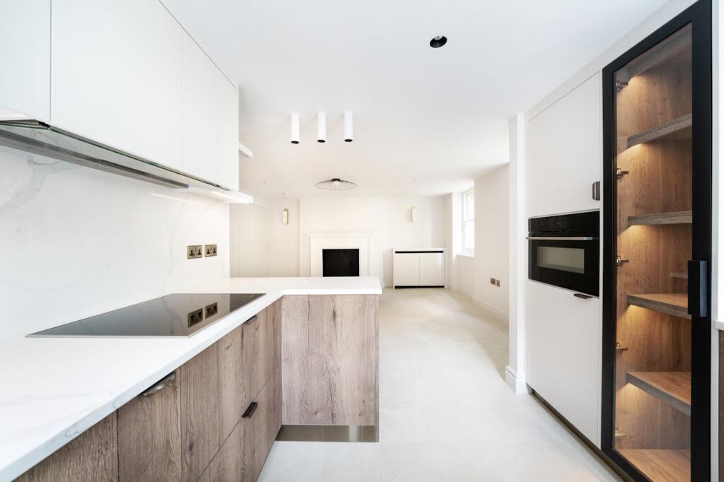 4 Frederick's Place photo 2