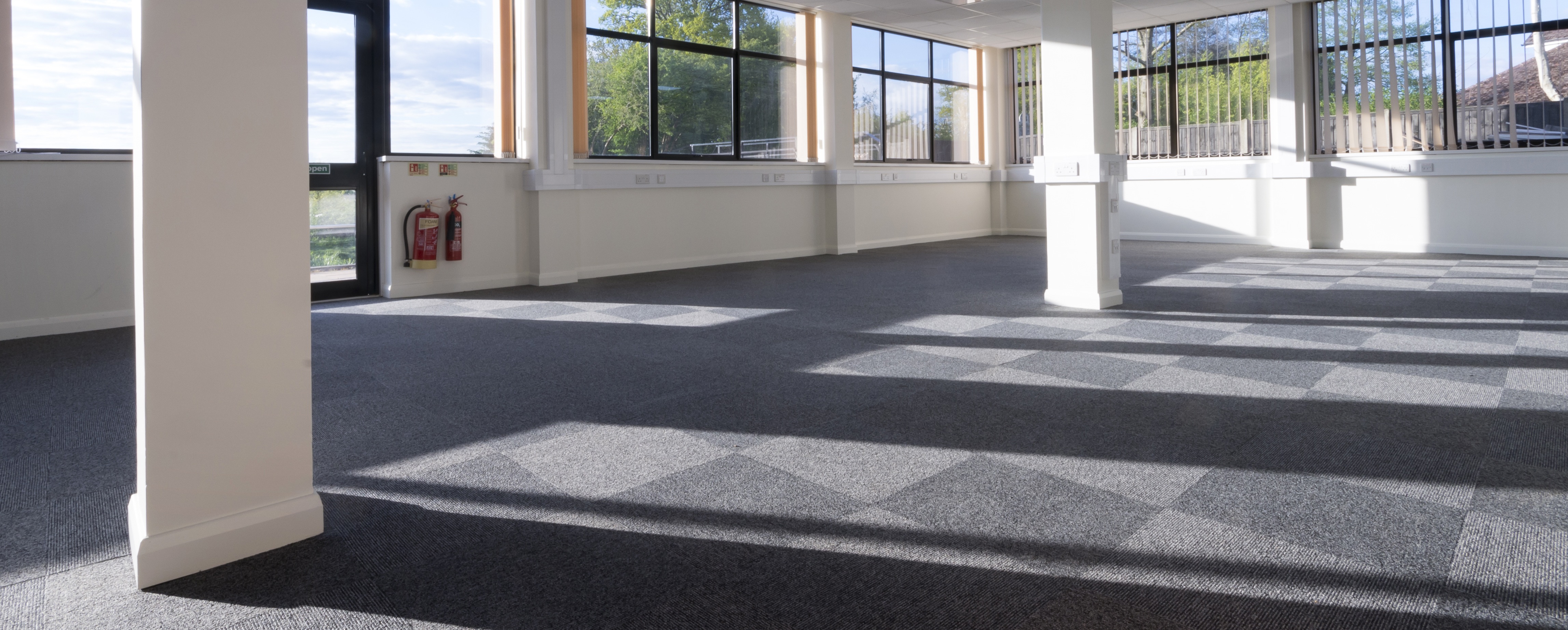 Send Business Centre photo 2