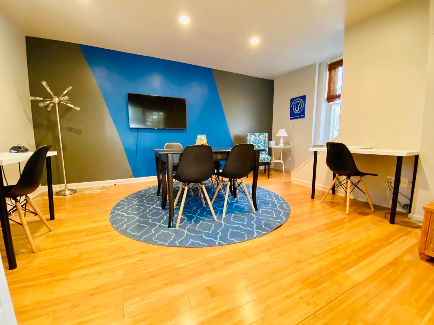 528 West Market Street photo 2