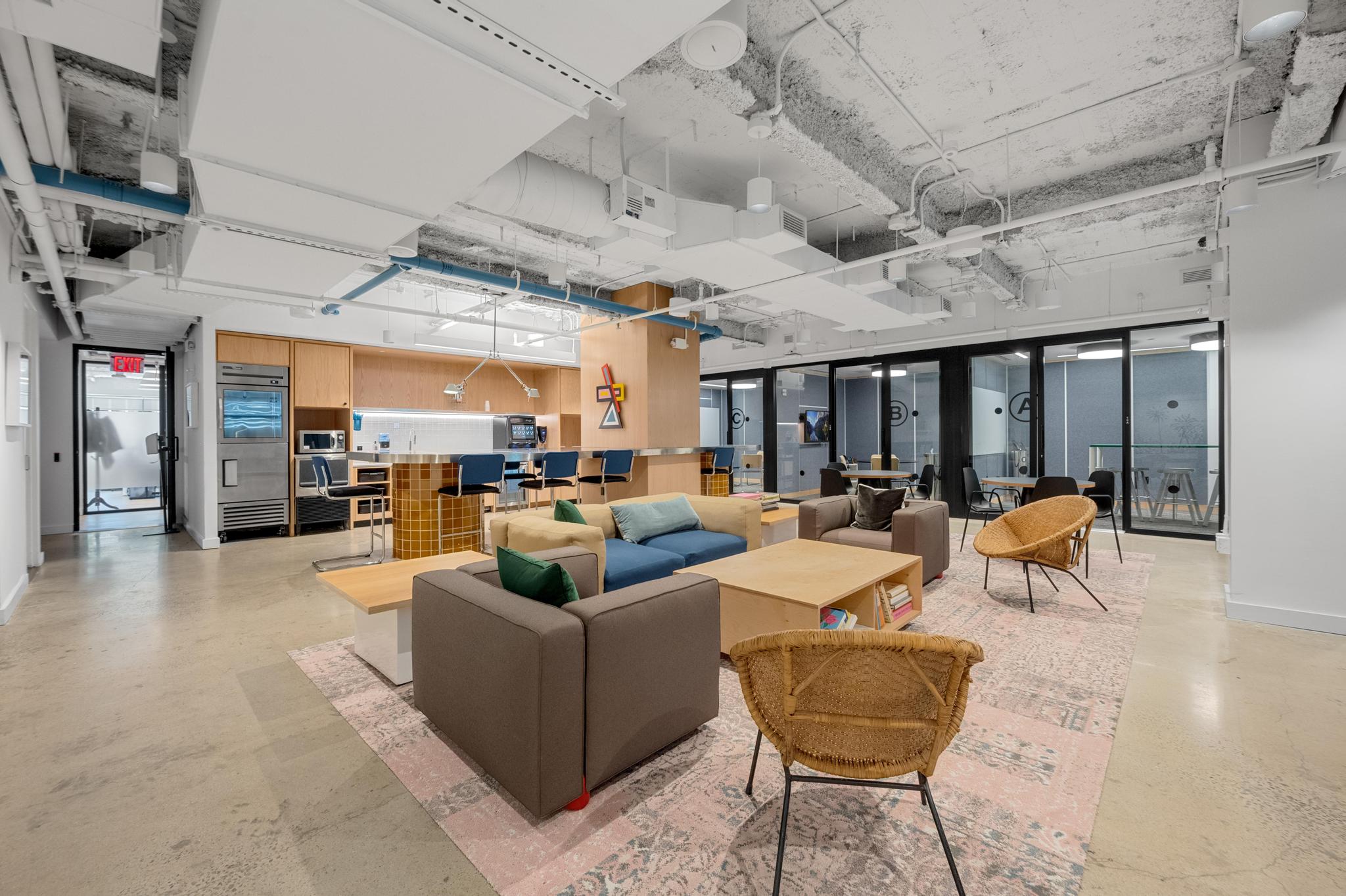 Corporate Suites at 880 Third Avenue photo 7