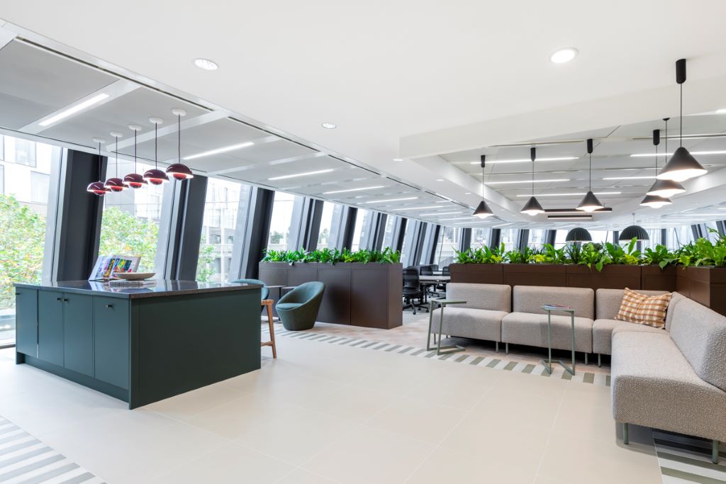 90 Bartholomew Close 