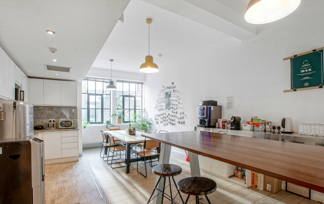 9 Curtain Road photo 3