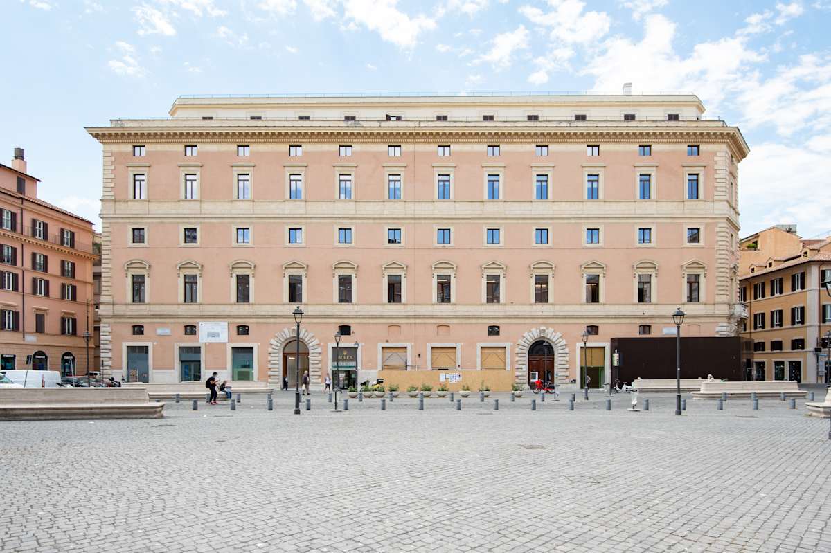 Piazza San Silvestro 8 photo 1