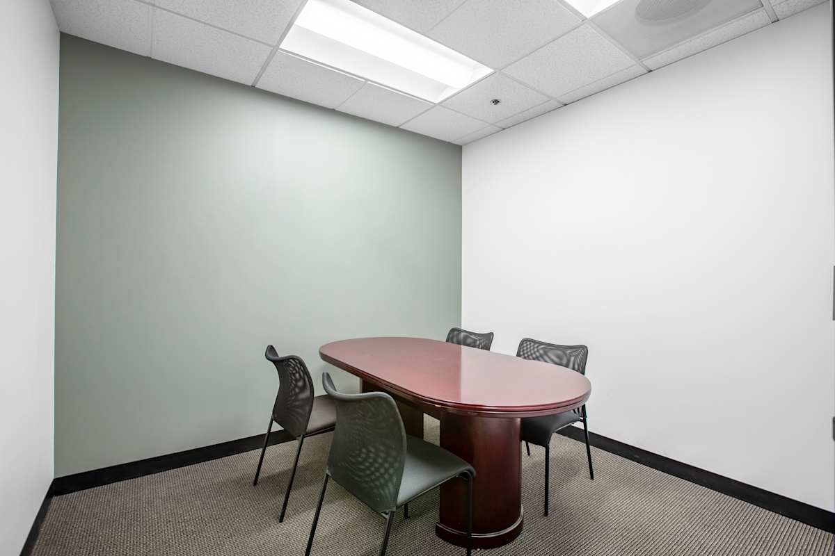 1050 West Lakes Drive photo 2