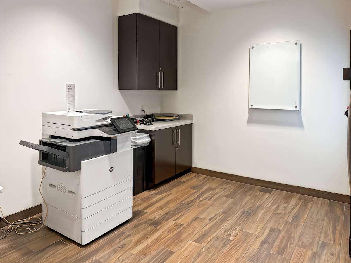 501 West Broadway photo 4