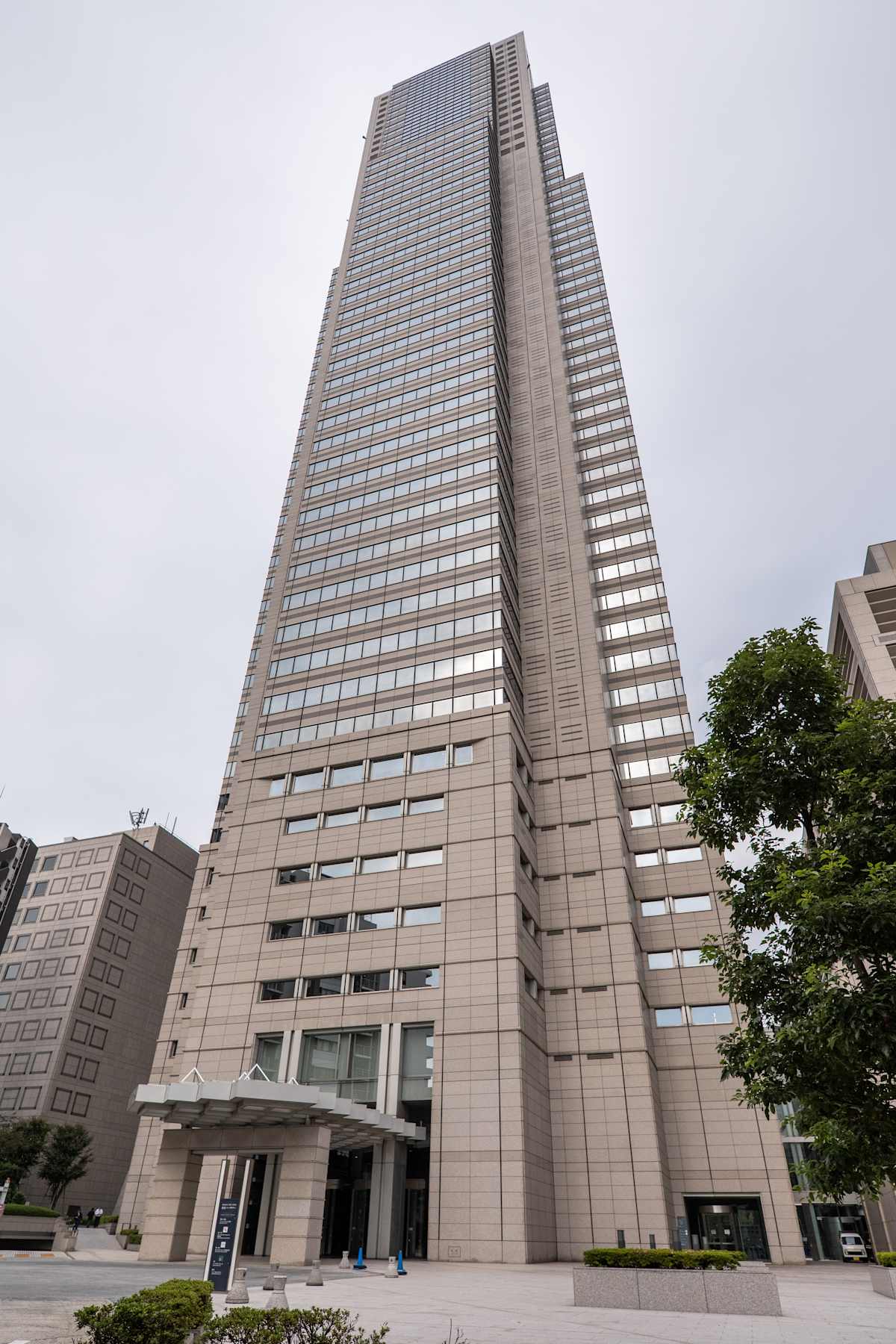 Shinjyuku Park Tower photo 1