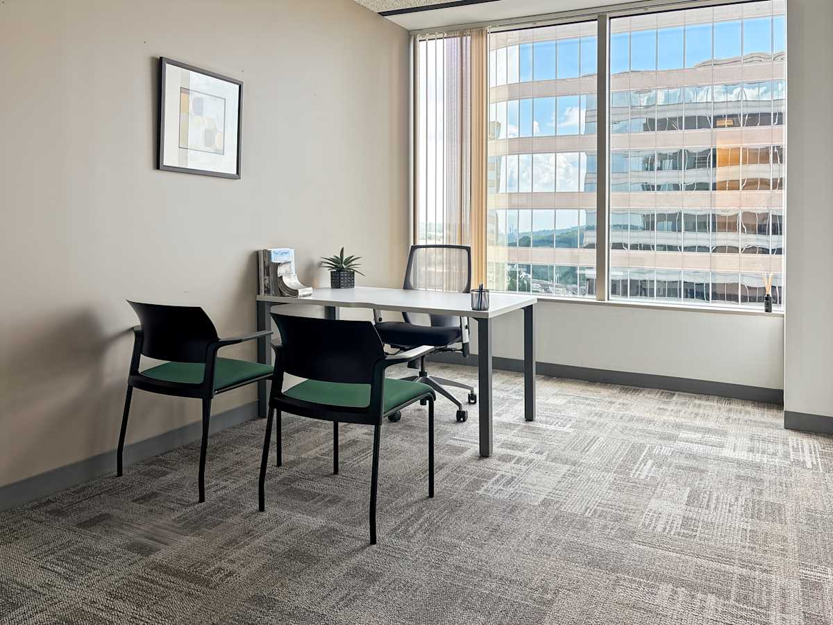 400 Galleria Parkway photo 4