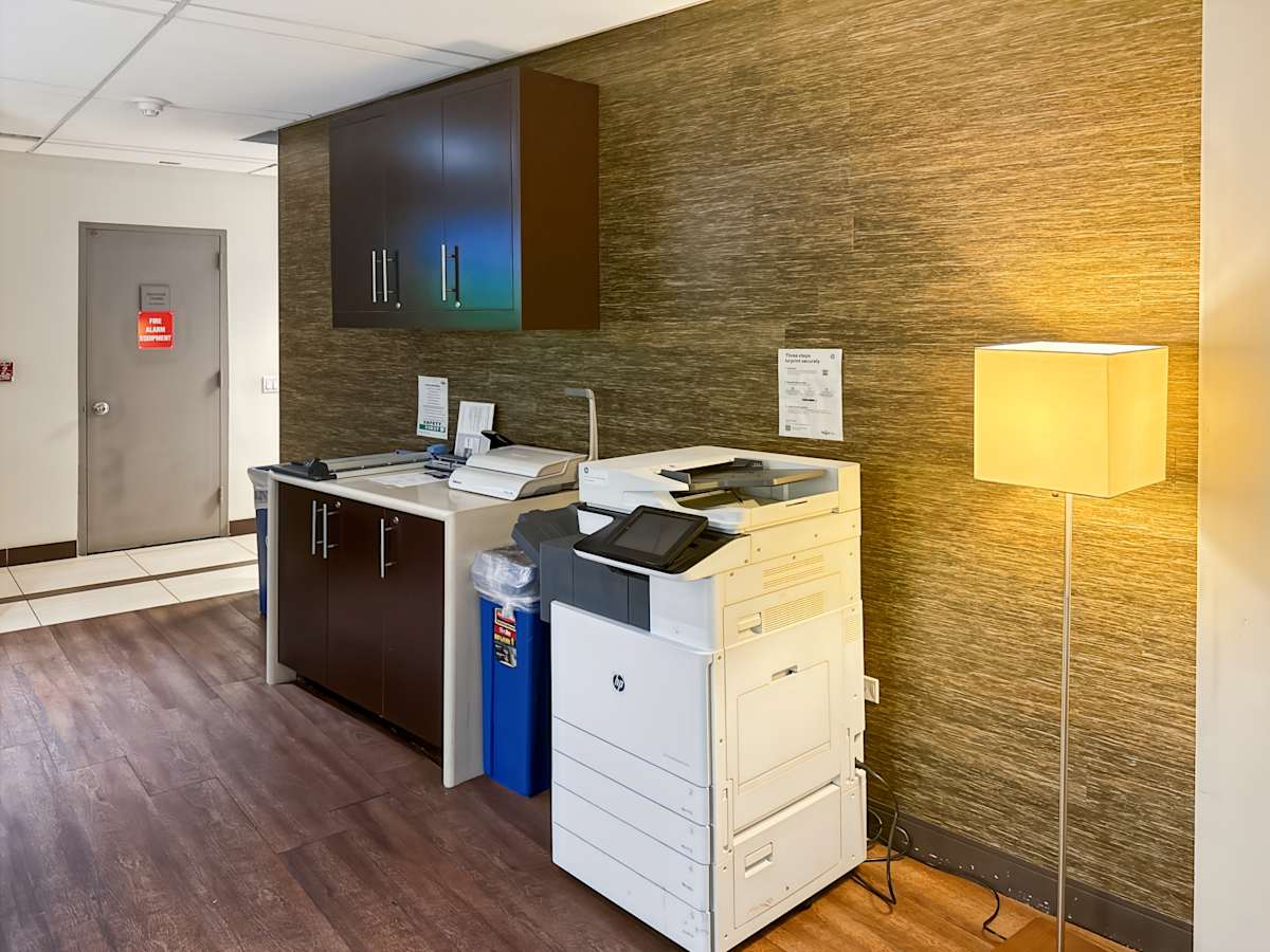 600 Third Avenue photo 2