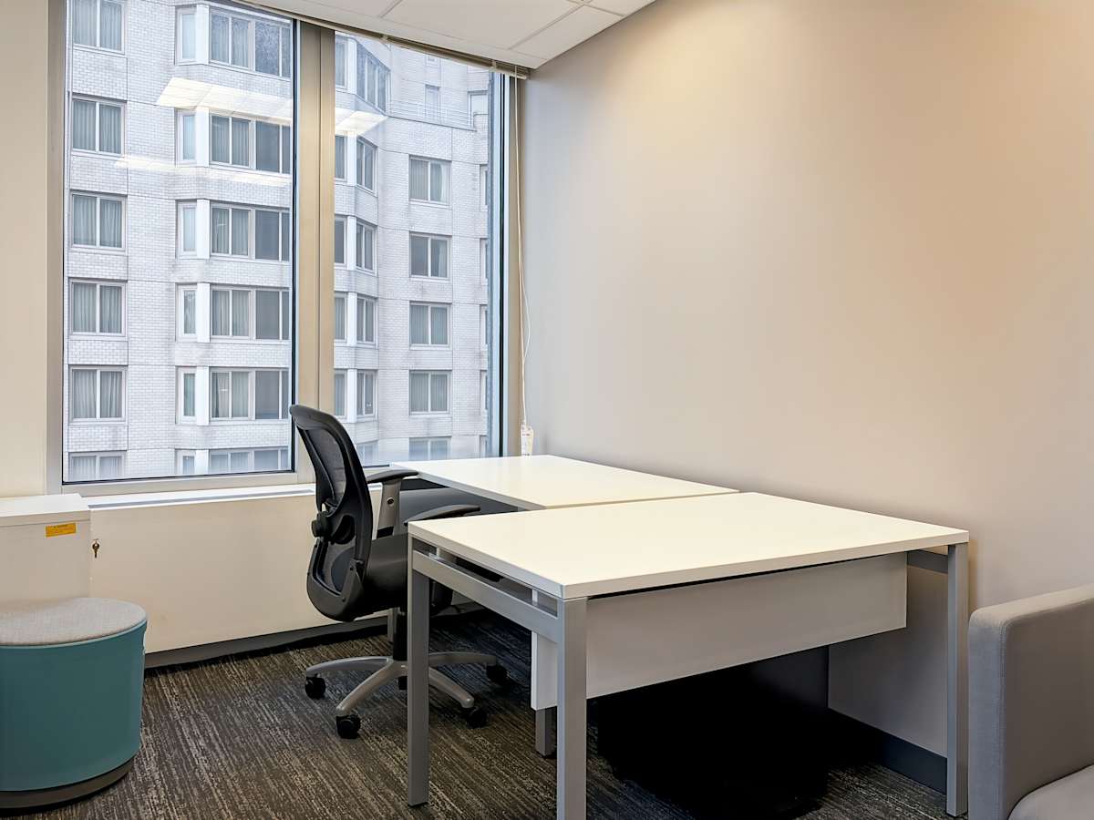 1325 Avenue of the Americas photo 11