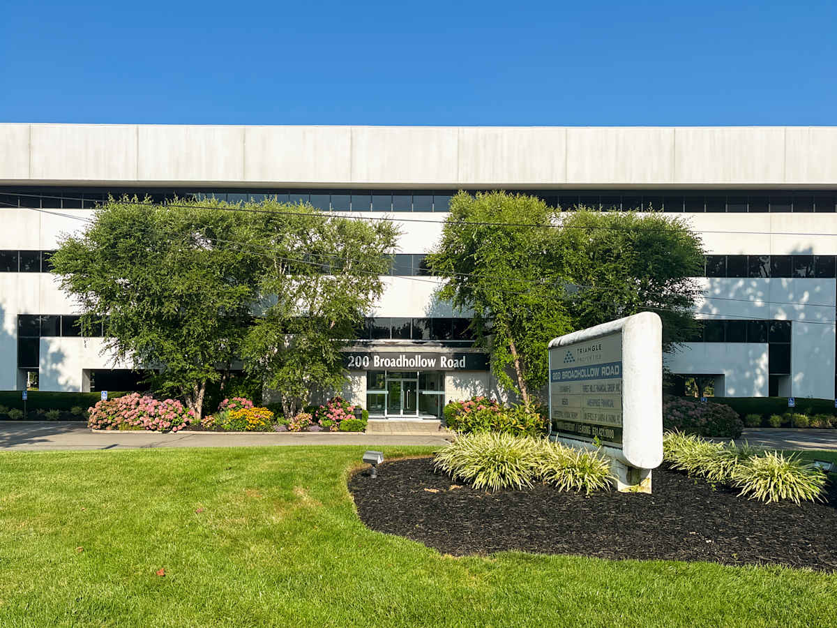 200 Broadhollow Road photo 9