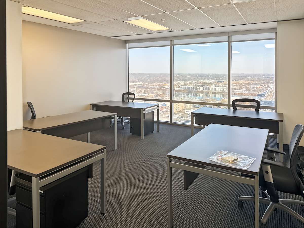 400 West Capitol photo 10