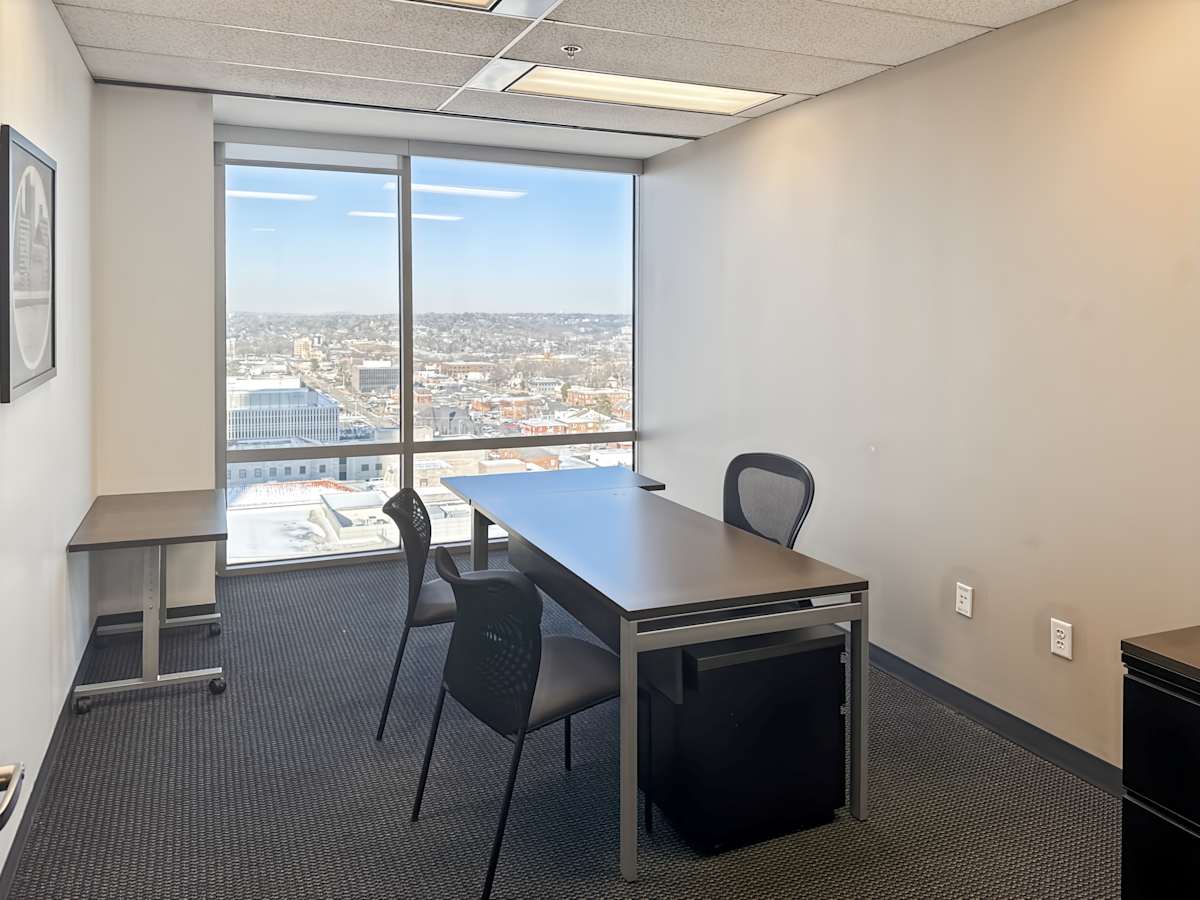 400 West Capitol photo 7