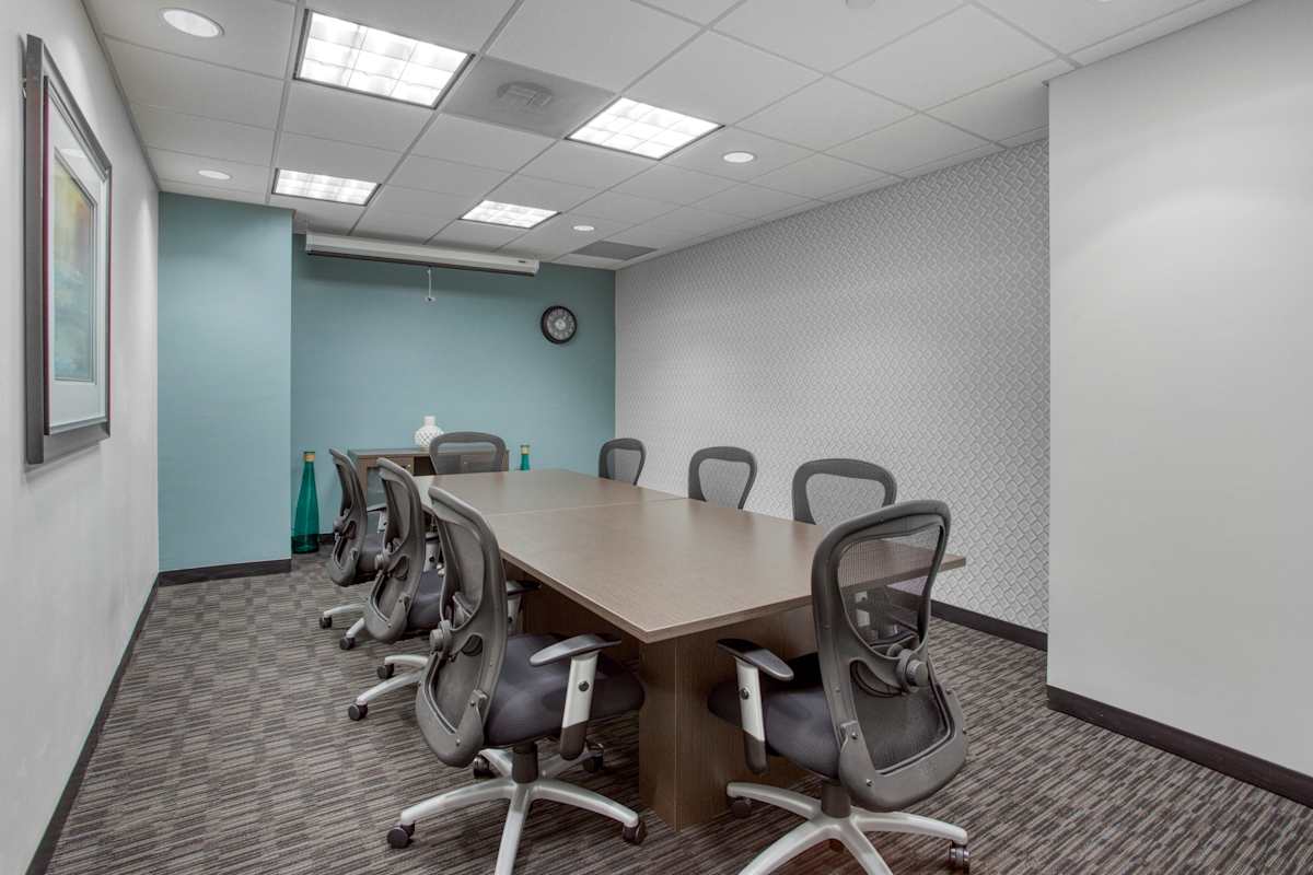 20801 Biscayne Boulevard photo 4