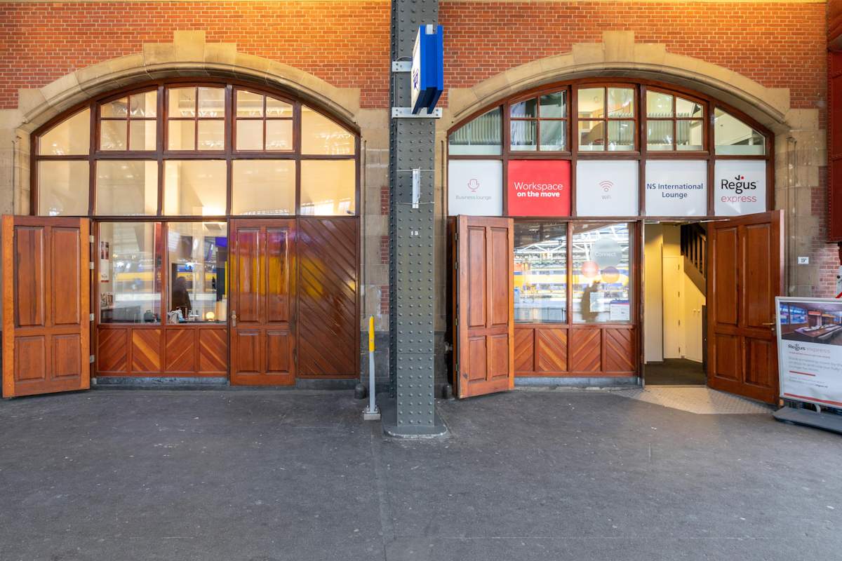 NS International Amsterdam Central photo 1