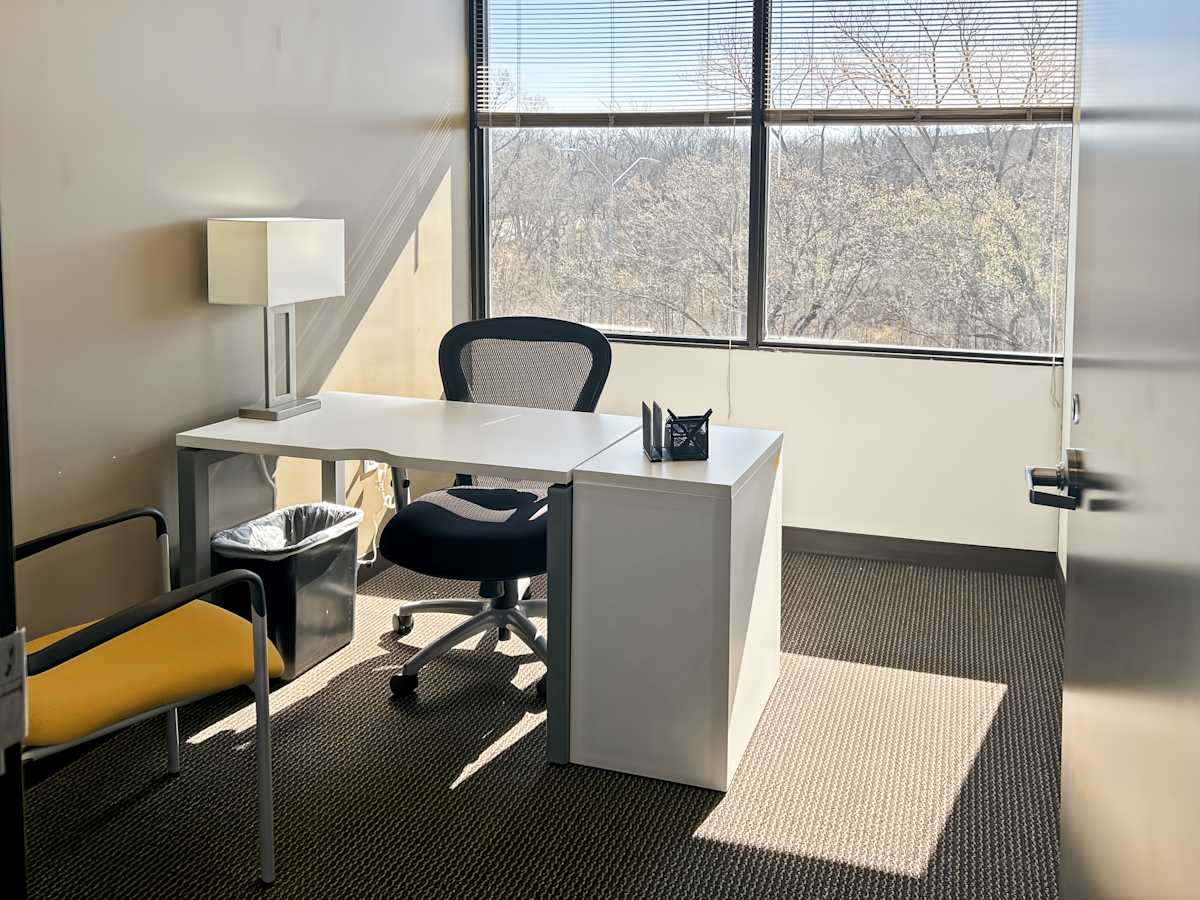 Holmes Corporate Center II photo 7