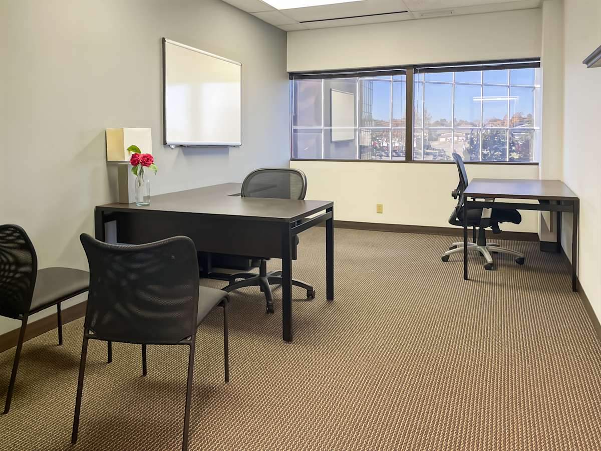 Executive Tower photo 9