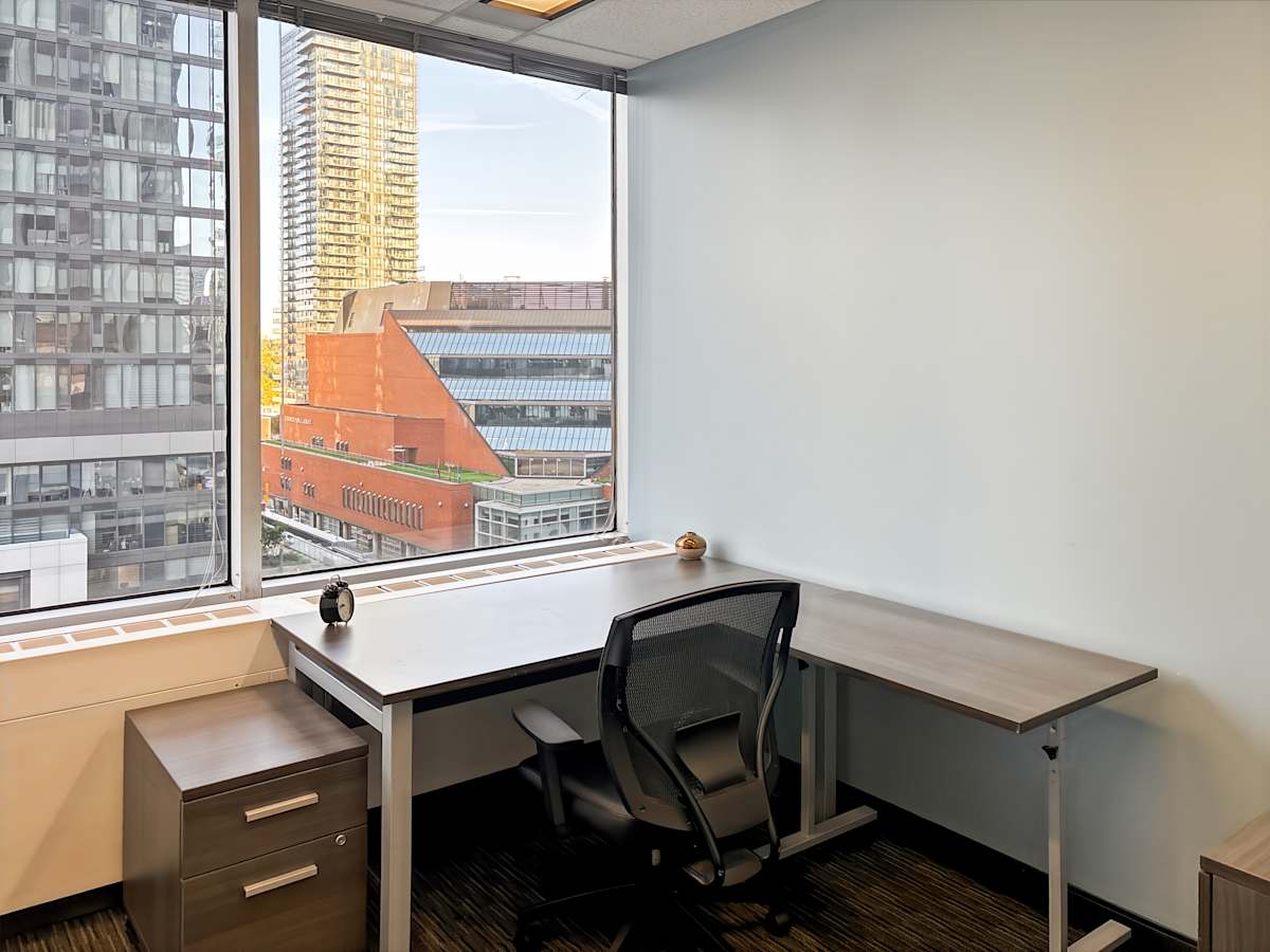 2 Bloor Street West photo 12