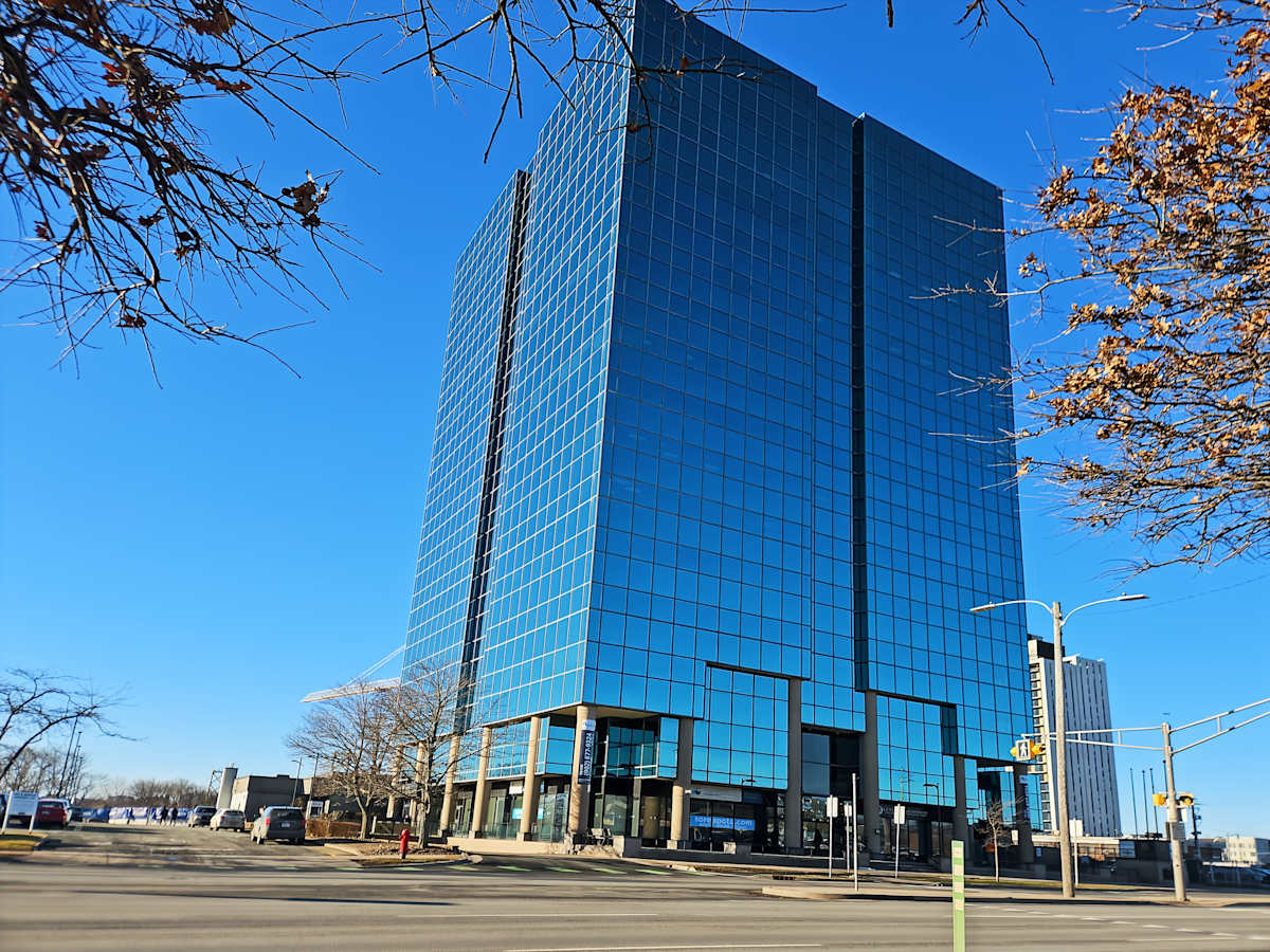 Metropolitan Place photo 2